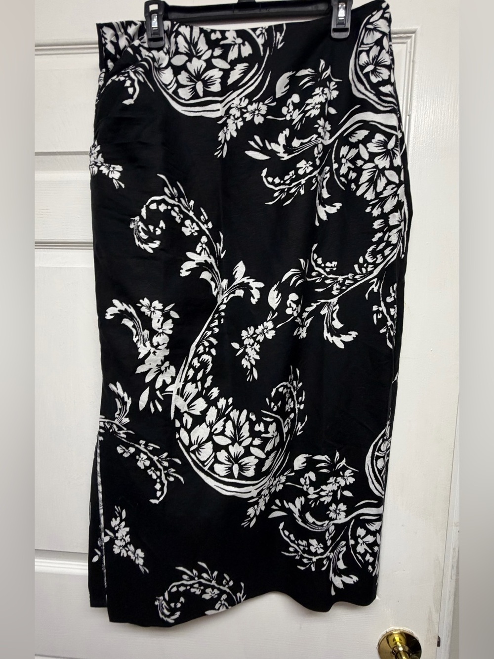 LOFT Black and White Floral Skirt